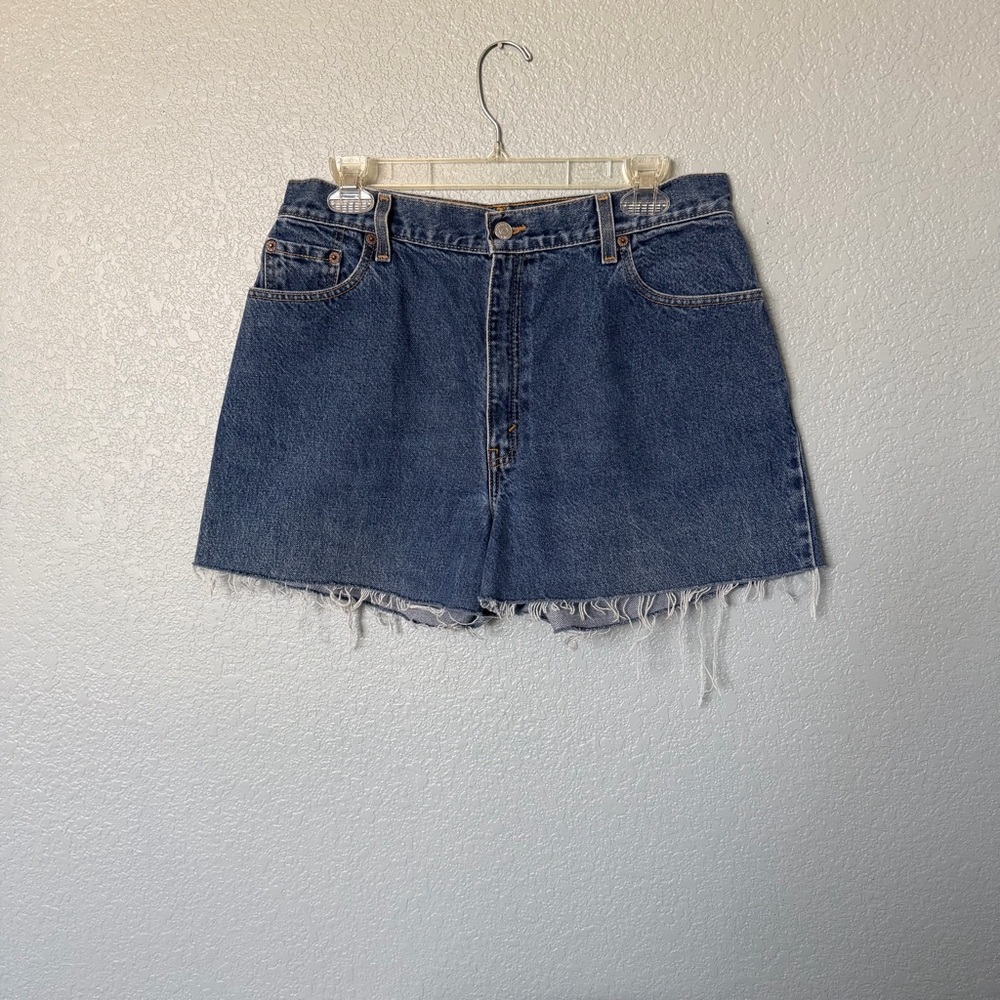 Levis Strauss & Co. Women’s 550 DarkWash Relaxed Fit Classic Shorts Size 14